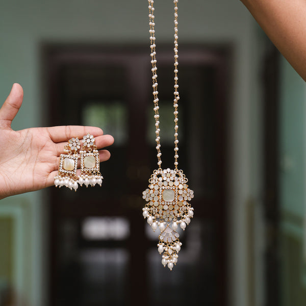 MDN1010- White Colour Gold Plated Mother of Pearl Cz Pendant Set