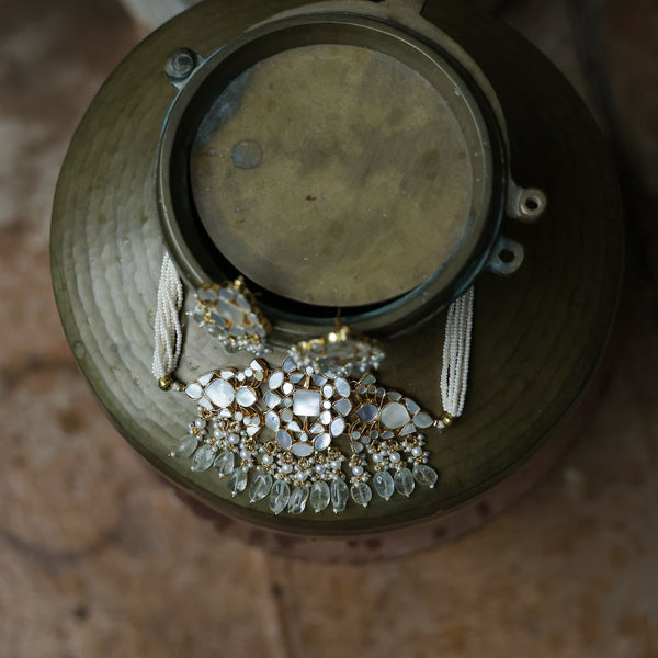 MDN740- White Colour Gold Plated Mother of Pearl Choker Set