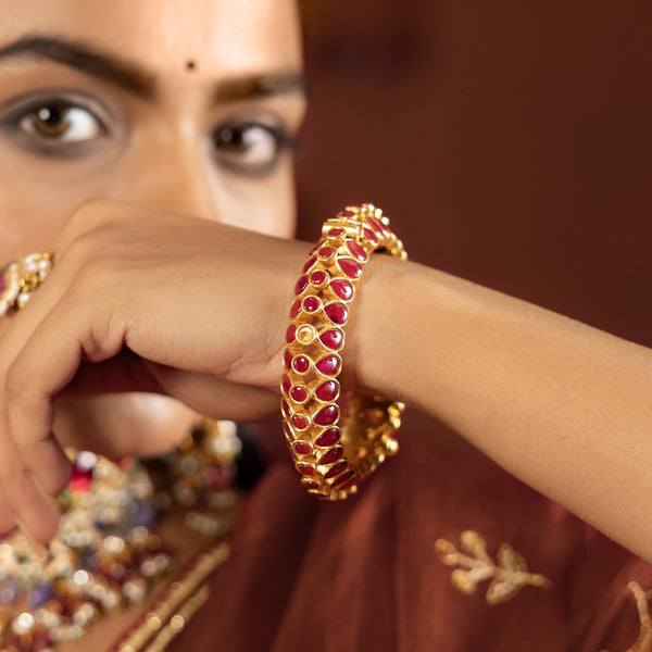 MDB424- Red Colour Gold Plated Jadau Kundan Bangle