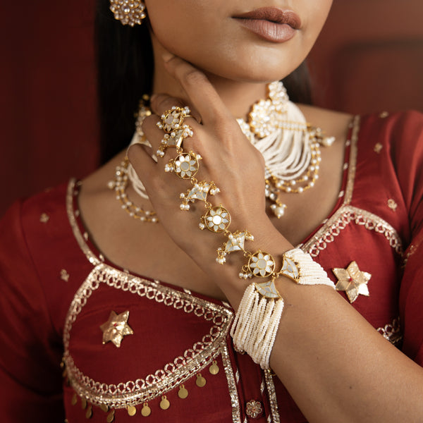 MDHP916- White Colour Gold Plated Mother of Pearl Hathphool