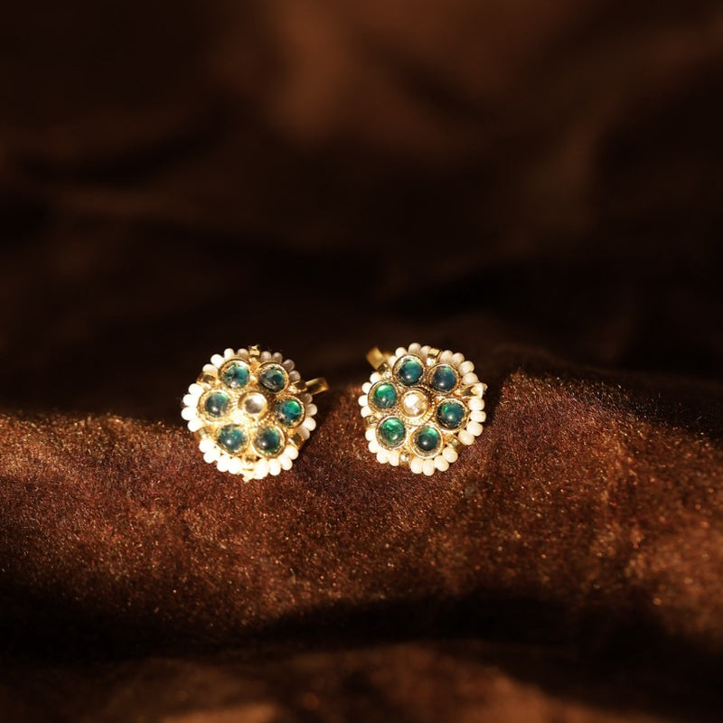 Green and White Colour Gold Plated Jadau Kundan Flower Motif Earcuff (Bugadi)