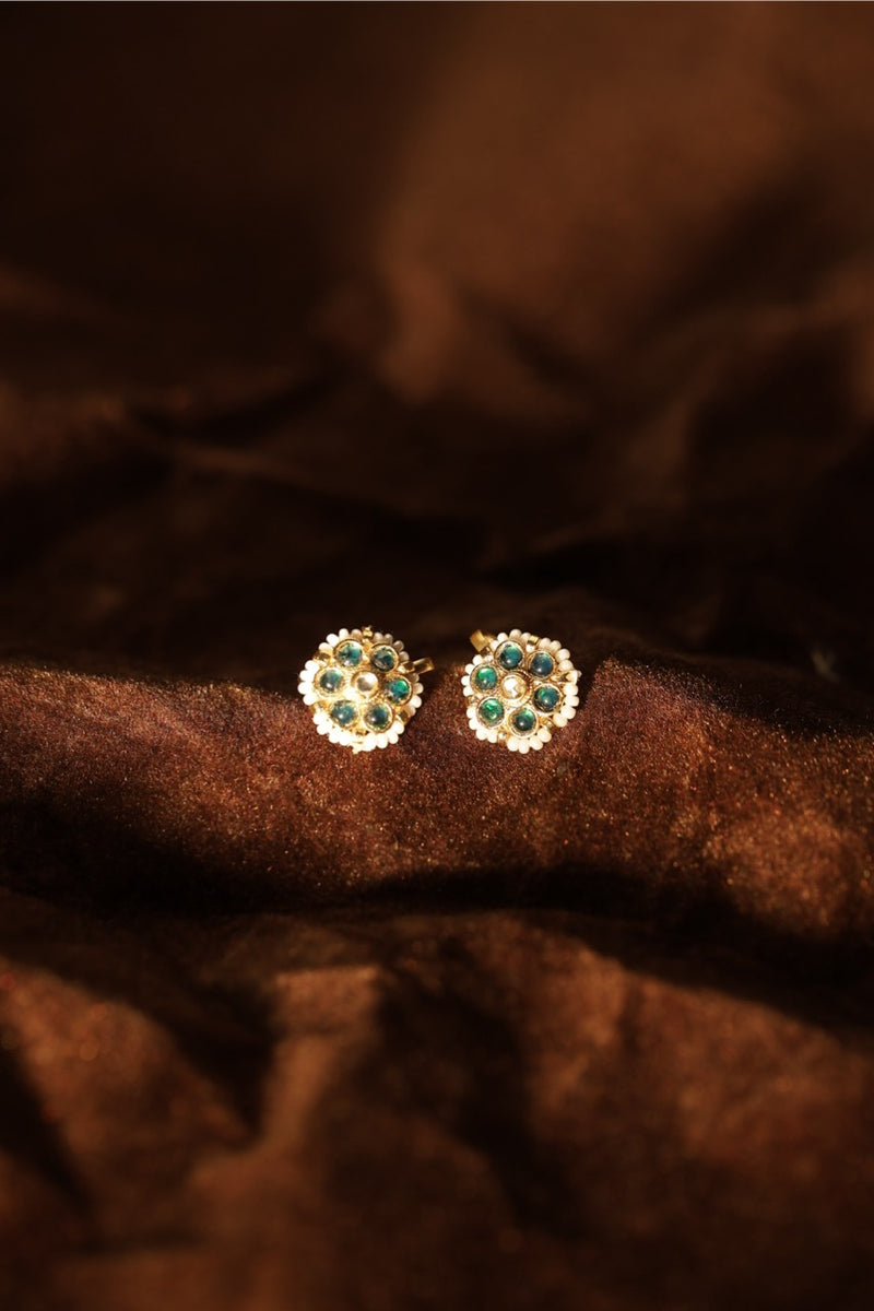 Green and White Colour Gold Plated Jadau Kundan Flower Motif Earcuff (Bugadi)
