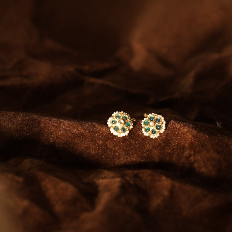 Green and White Colour Gold Plated Jadau Kundan Flower Motif Earcuff (Bugadi)