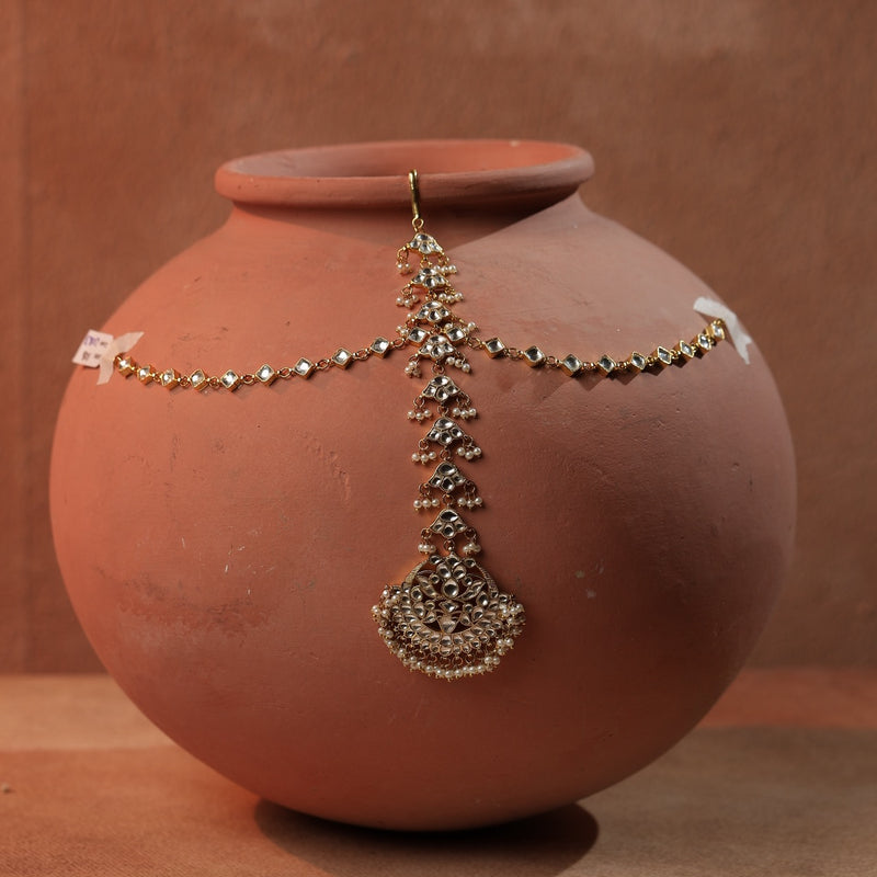 White Colour Gold Plated Jadau Kundan Mathapatti