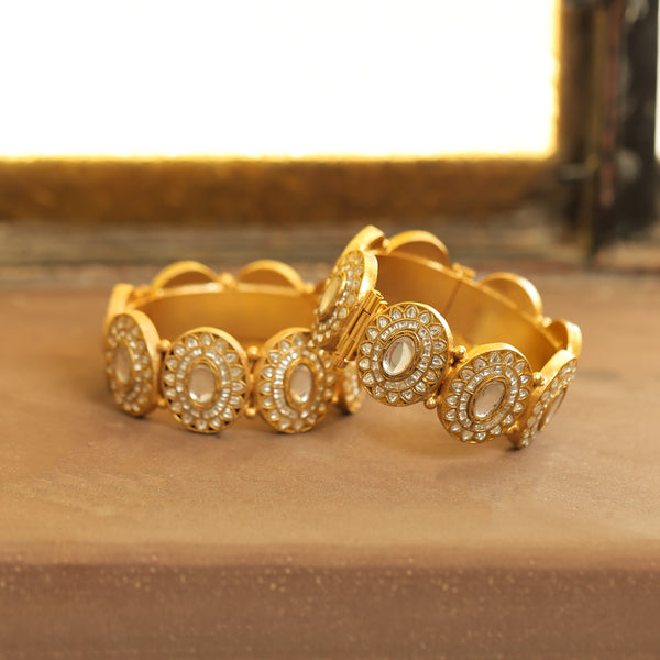 MDB356- White Colour Gold Plated Jadau Kundan Thappa Bangle