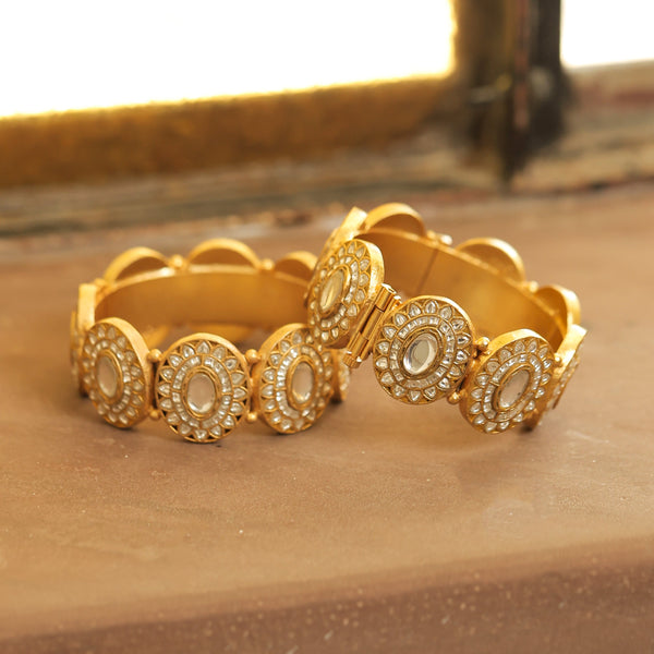 MDB356- White Colour Gold Plated Jadau Kundan Thappa Bangle