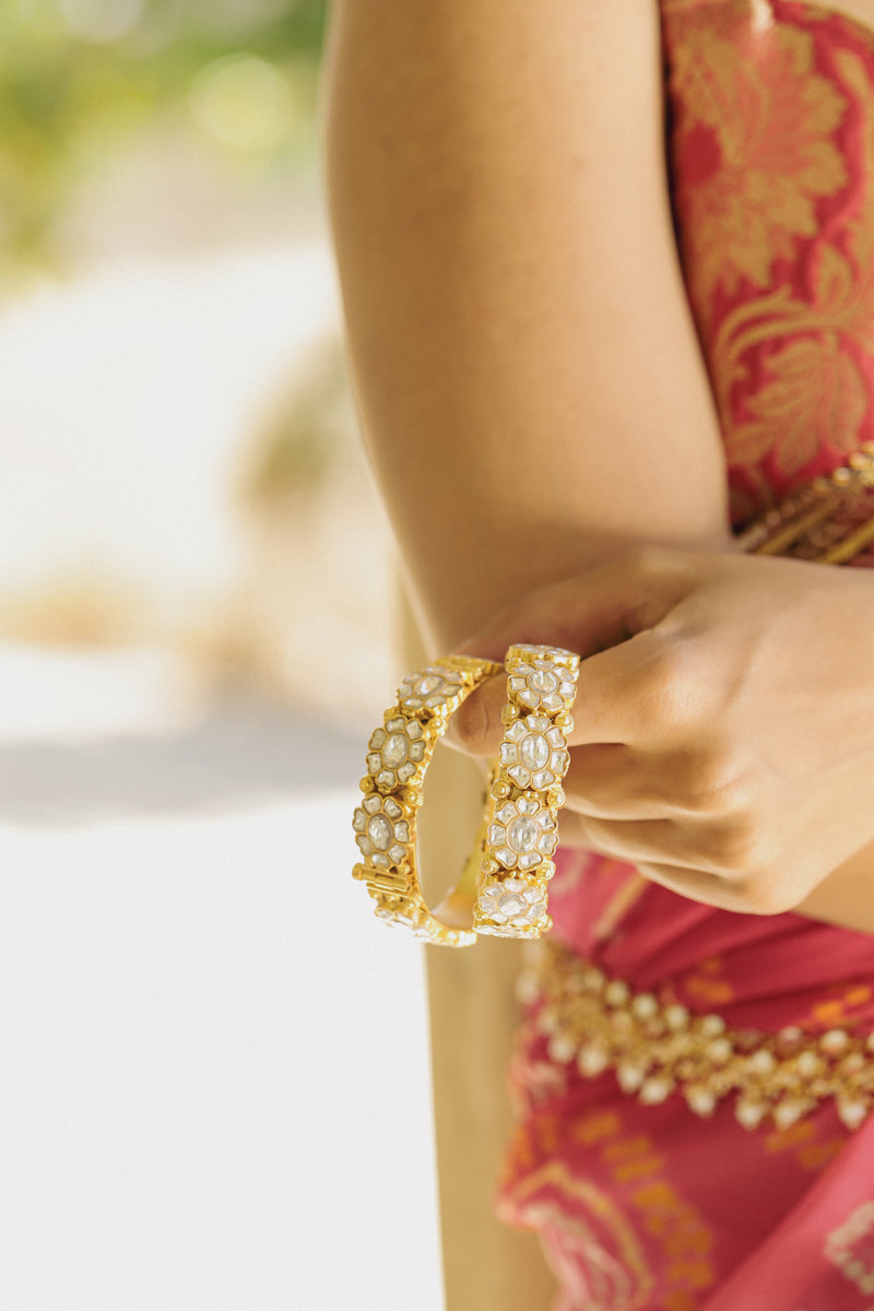 White Colour Gold Plated Jadau Kundan Thappa Bangle