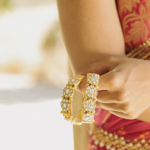 MDB357- White Colour Gold Plated Jadau Kundan Thappa Bangle