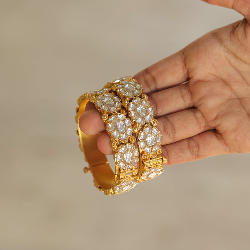 MDB357- White Colour Gold Plated Jadau Kundan Thappa Bangle