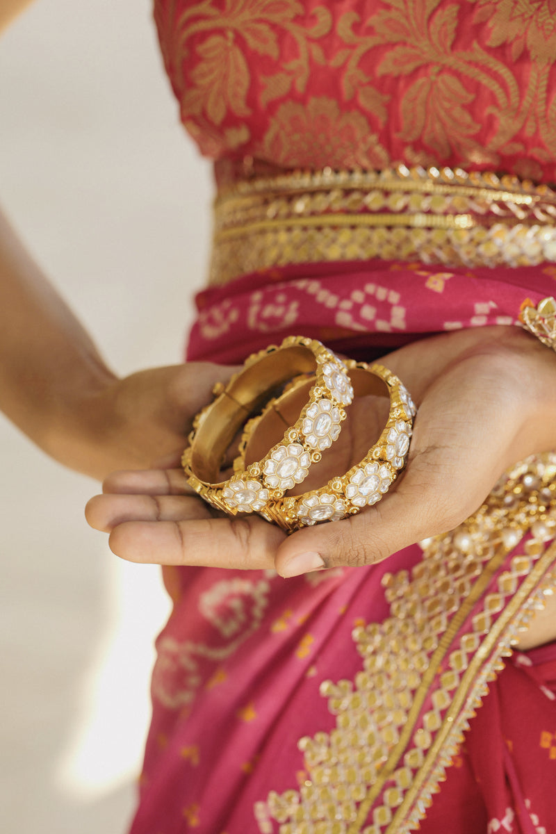 White Colour Gold Plated Jadau Kundan Thappa Bangle