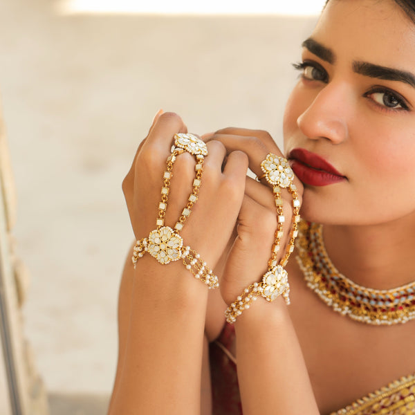 MDHP408- White Colour Gold Plated Mother of Pearl Hathphool