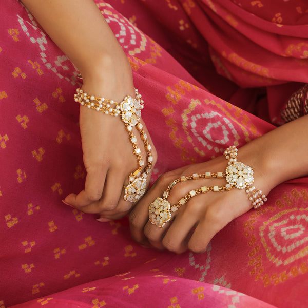 MDHP408- White Colour Gold Plated Mother of Pearl Hathphool