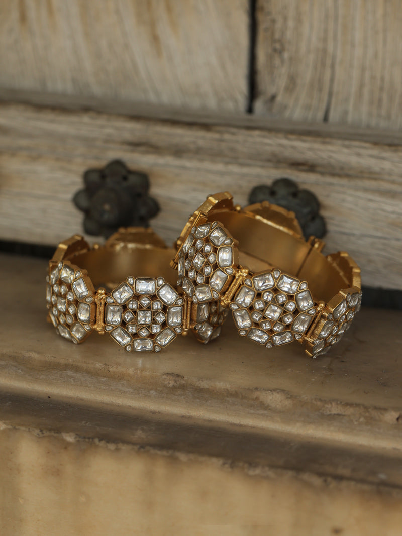 White Colour Gold Plated Jadau Kundan Thappa Bangle