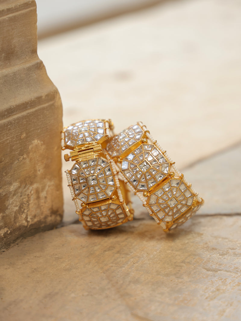 White Colour Gold Plated Jadau Kundan Thappa Bangle