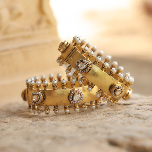 MDB367- White Colour Gold Plated Jadau Kundan Thappa Bangle