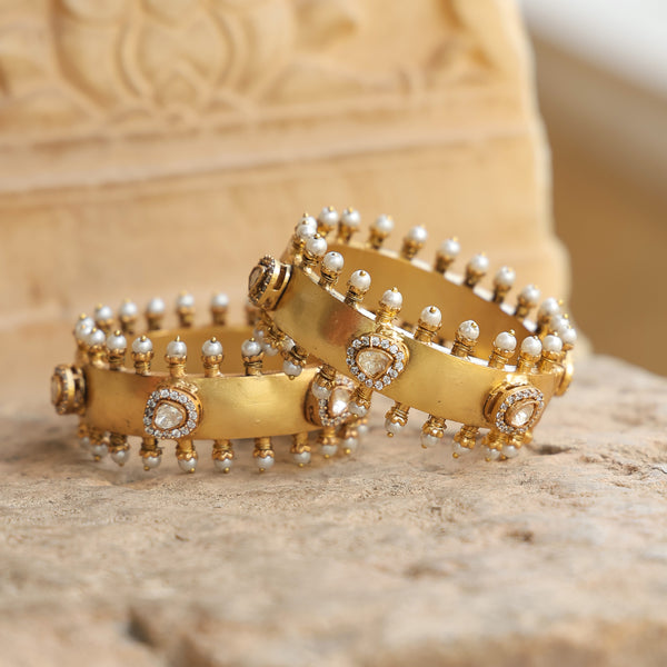 MDB367- White Colour Gold Plated Jadau Kundan Thappa Bangle
