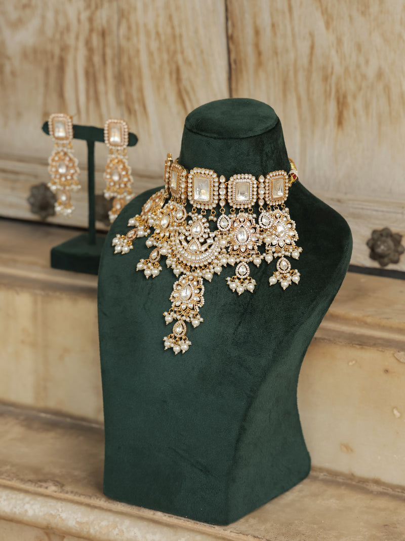 White Colour Gold Plated Jadau Kundan Choker Set