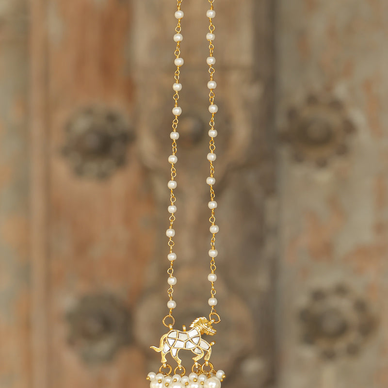 MDN142- White Colour Gold Plated Mother of Pearl Horse Motif Pendant