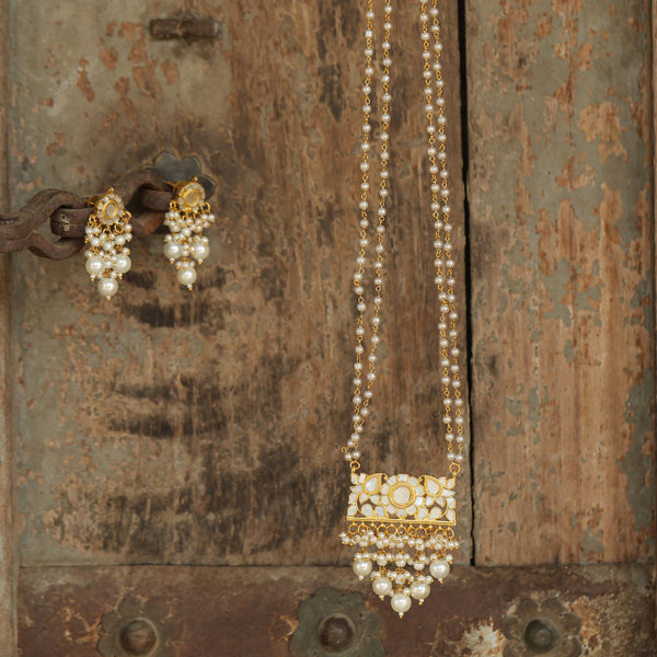 MDN342- White Colour Gold Plated Mother of Pearl Pendant Set