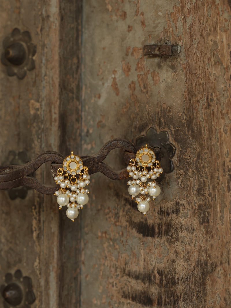 White Colour Gold Plated Mother of Pearl Pendant Set