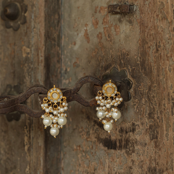 MDN342- White Colour Gold Plated Mother of Pearl Pendant Set