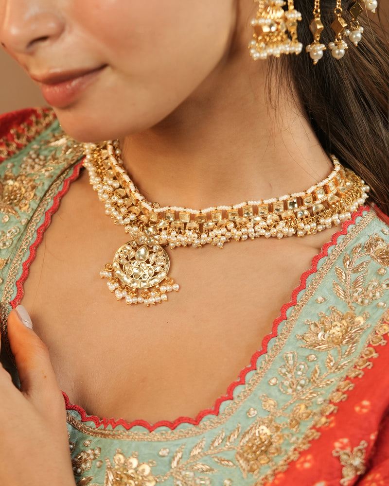 White Colour Gold Plated Jadau Kundan Necklace Set