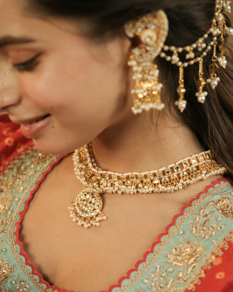 White Colour Gold Plated Jadau Kundan Necklace Set