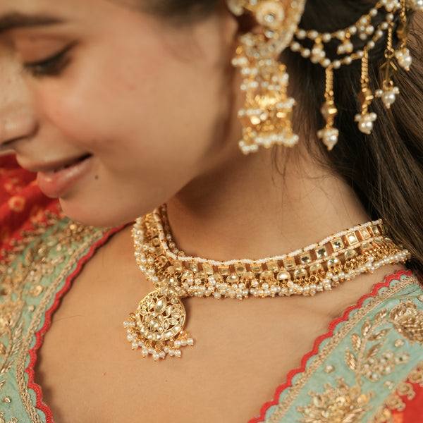 White Colour Gold Plated Jadau Kundan Necklace Set