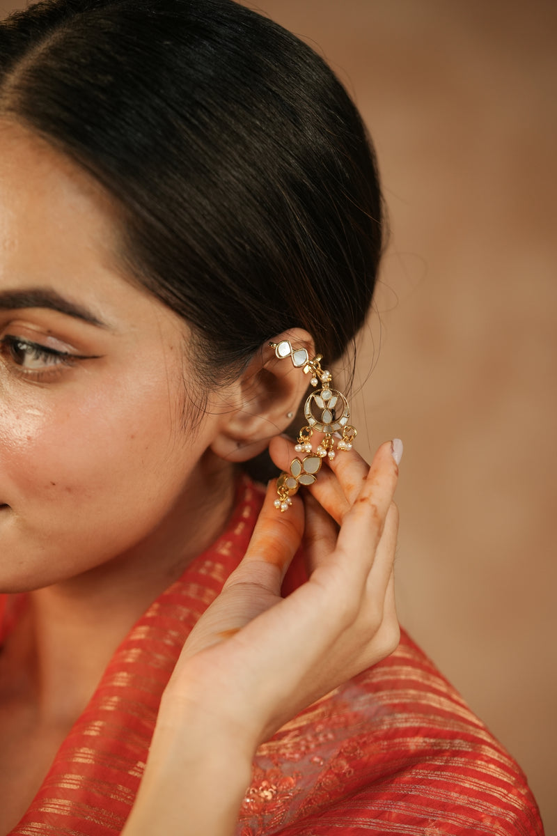 MDE1260 - White Colour Gold Plated Mother of Pearl Earcuff