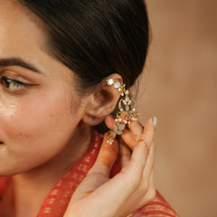 MDE1260 - White Colour Gold Plated Mother of Pearl Earcuff
