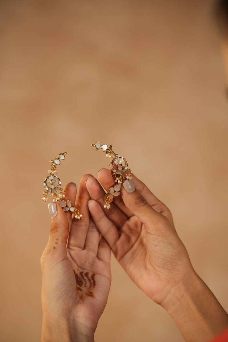 MDE1260 - White Colour Gold Plated Mother of Pearl Earcuff