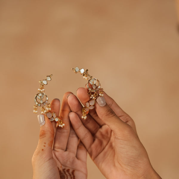 MDE1260 - White Colour Gold Plated Mother of Pearl Earcuff