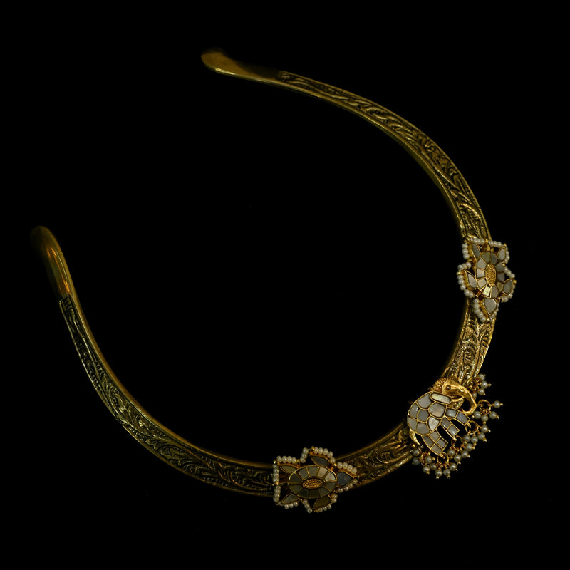 MDN592- White Colour Gold Plated Mother Of Pearl Motif Tribal Hasli