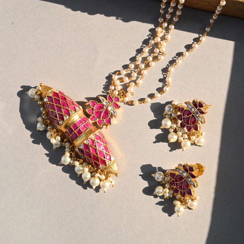 MDN121- Pink Colour Gold Plated Jadau Kundan Pendant Set