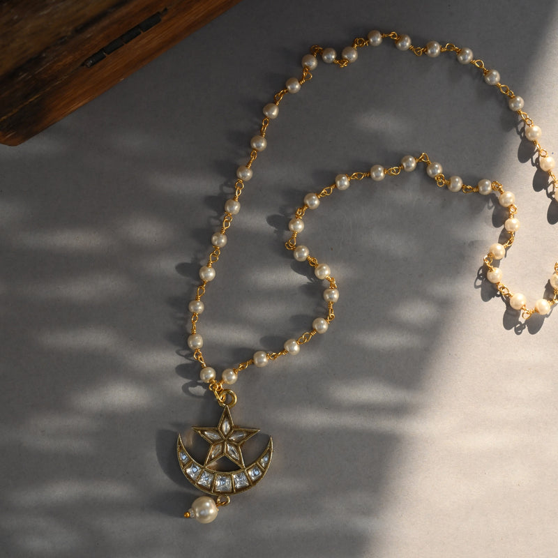 MDN1036- White Colour Gold Plated Jadau Kundan Thappa Pendant