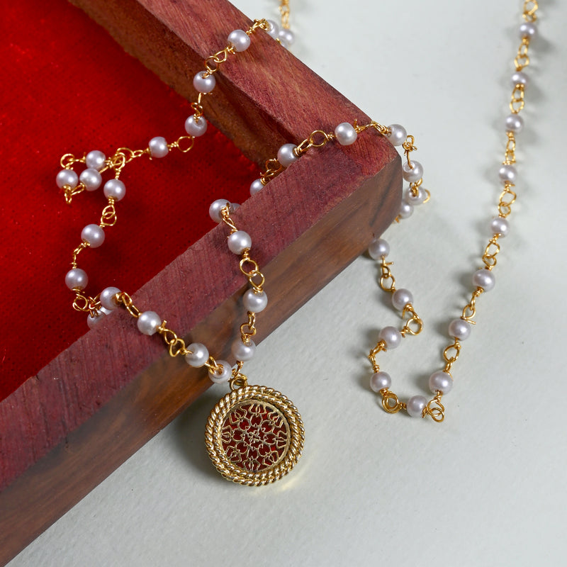 MDN861- Red and White Colour Gold Plated Jadau Kundan Pendant