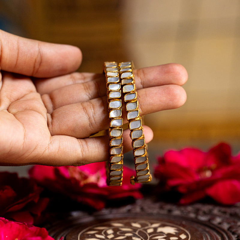 MDB064- White Colour Gold Plated Mother of Pearl Bangle