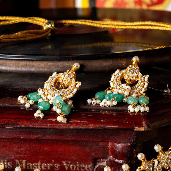 MDN110- White Colour Gold Plated Thappa Jadau Kundan Necklace Set