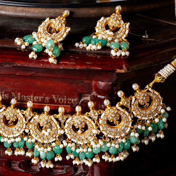MDN110- White Colour Gold Plated Thappa Jadau Kundan Necklace Set