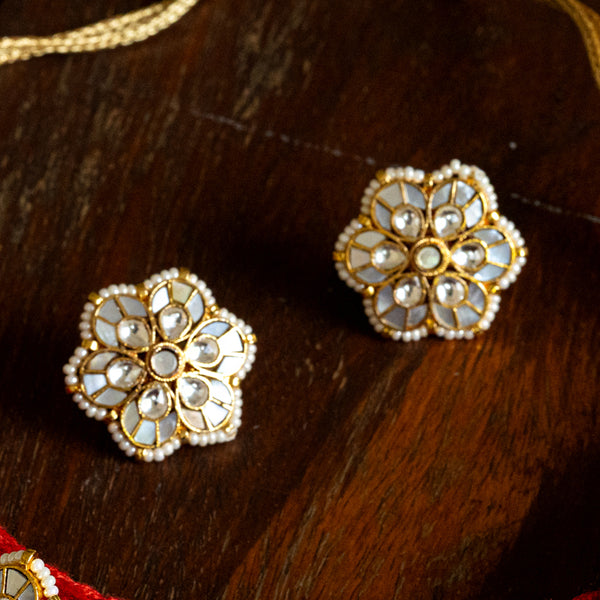 MDN023- White Colour Gold Plated Fusion Gadi Choker Set