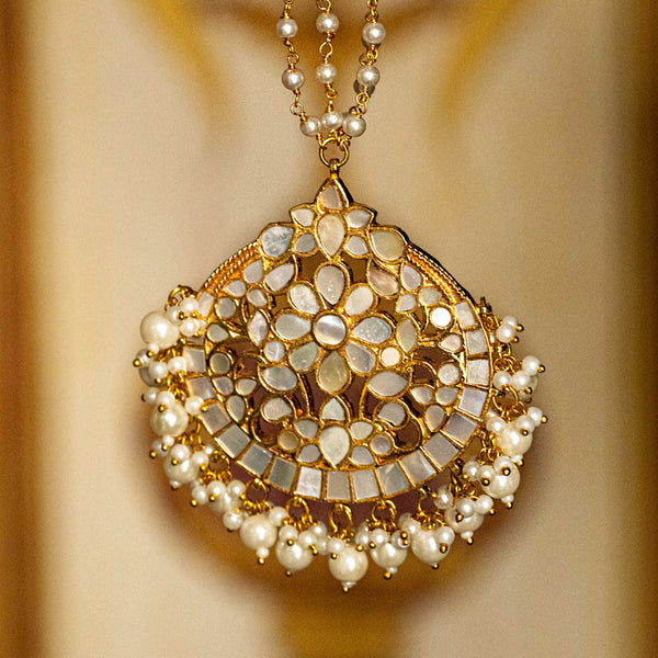 MDN016- White Colour Gold Plated Mother of Pearl Pendant