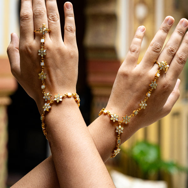MDHP103- White Colour Gold Plated Mother of Pearl Hathphool