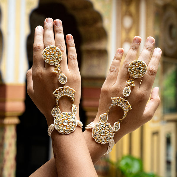 MDHP104- White Colour Gold Plated Jadau Kundan Hathphool